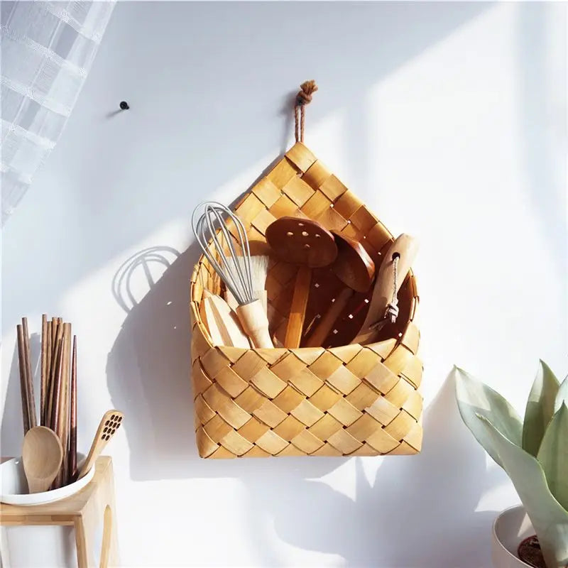 Natural Wicker Wall Hanging Basket – Minimalist Rattan Storage & Decor